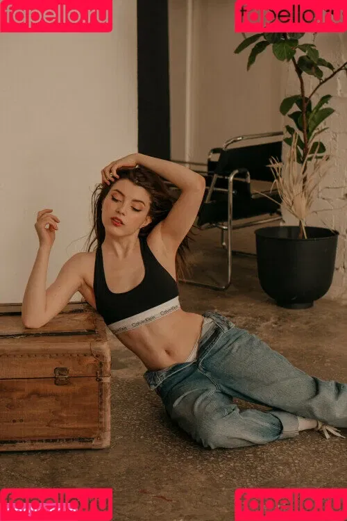 Olyashaa / deepfake / olyashaasaxon Onlyfans Photo Gallery 