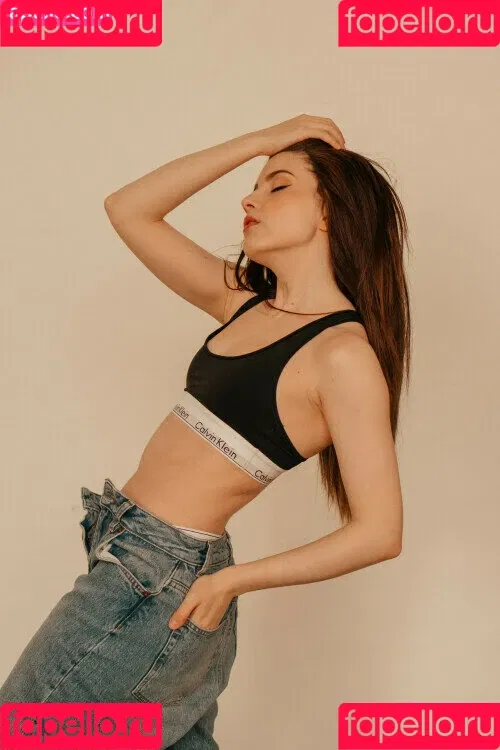 Olyashaa / deepfake / olyashaasaxon Onlyfans Photo Gallery 