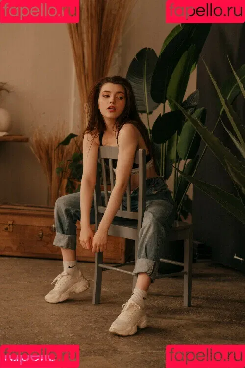 Olyashaa / deepfake / olyashaasaxon Onlyfans Photo Gallery 