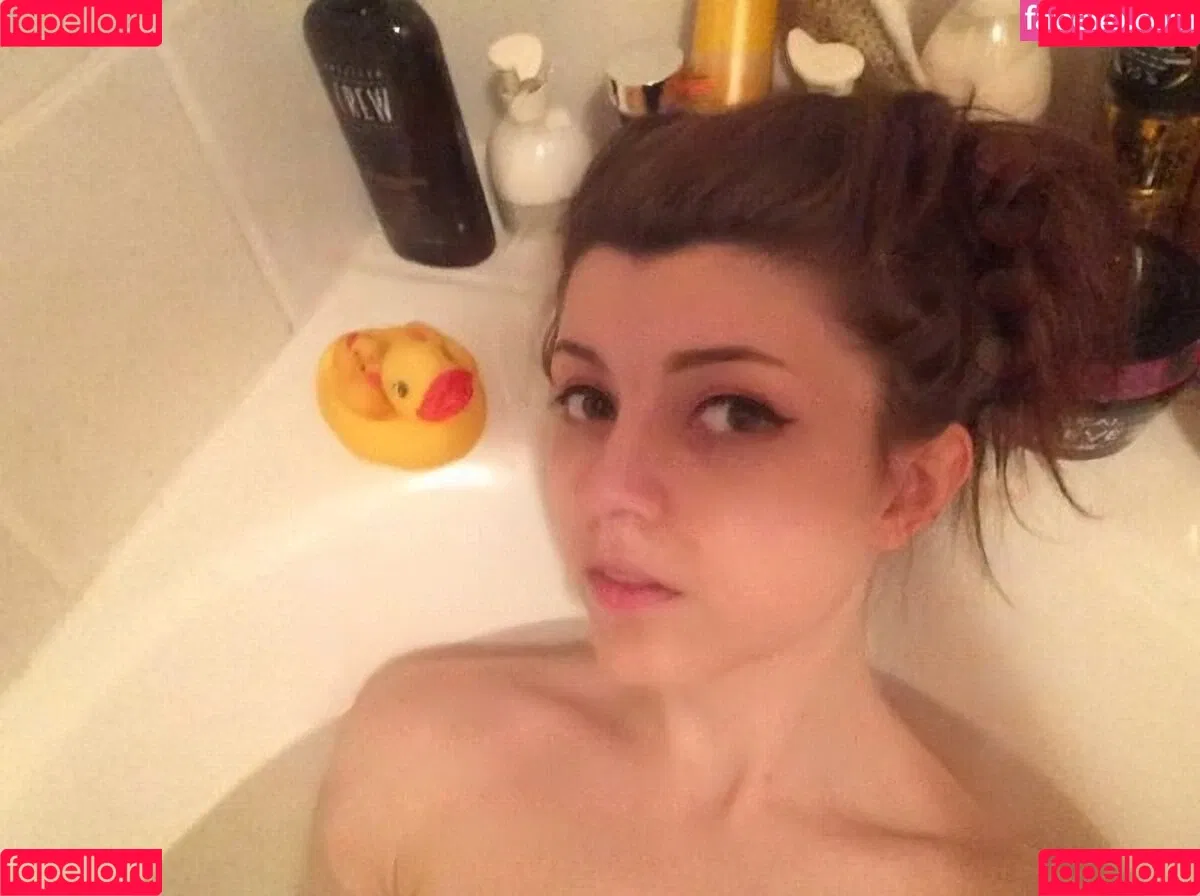 Olyashaa / deepfake / olyashaasaxon Onlyfans Photo Gallery 