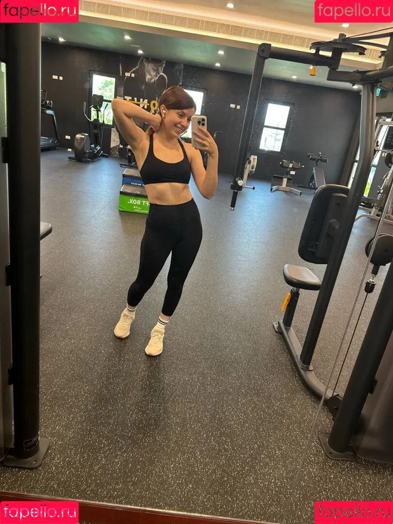 Olyashaa / deepfake / olyashaasaxon Onlyfans Photo Gallery 