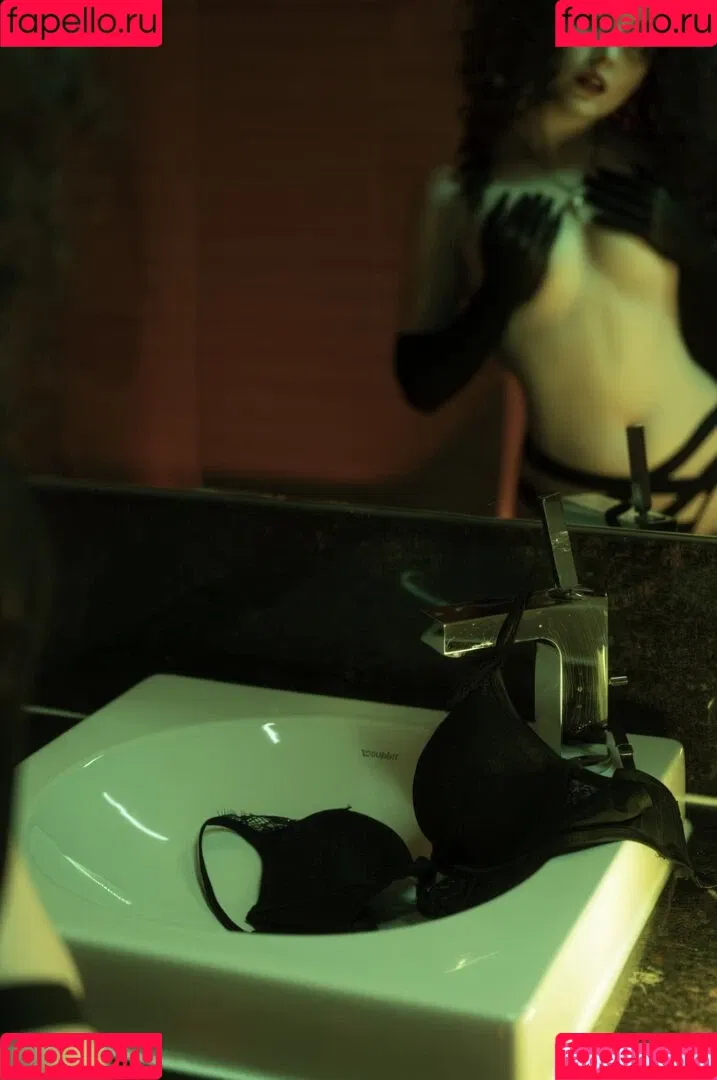 Olyashaa / deepfake / olyashaasaxon Onlyfans Photo Gallery 