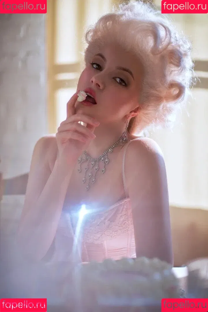 Olyashaa / deepfake / olyashaasaxon Onlyfans Photo Gallery 