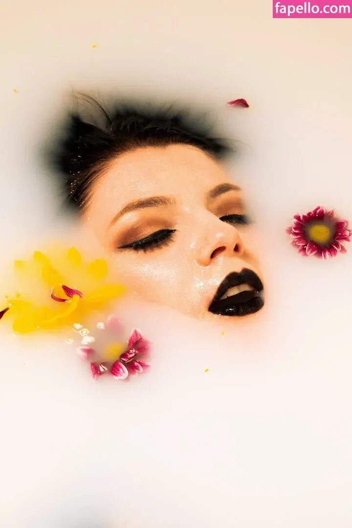 Olyashaa / deepfake / olyashaasaxon Onlyfans Photo Gallery 