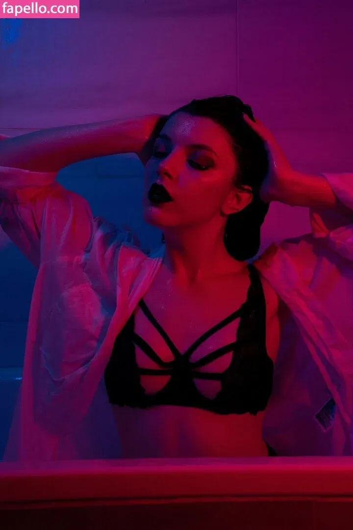 Olyashaa / deepfake / olyashaasaxon Onlyfans Photo Gallery 