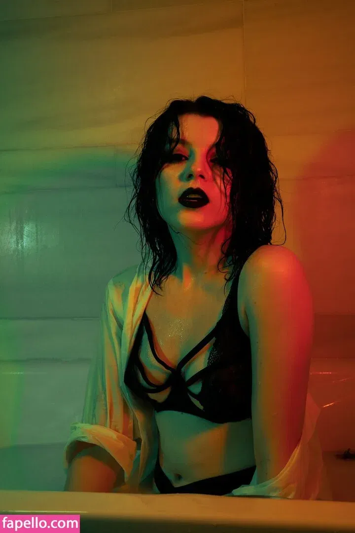 Olyashaa / deepfake / olyashaasaxon Onlyfans Photo Gallery 