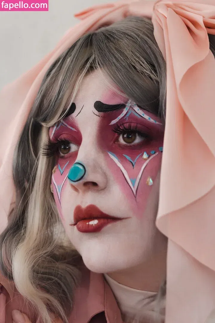 Olyashaa / deepfake / olyashaasaxon Onlyfans Photo Gallery 