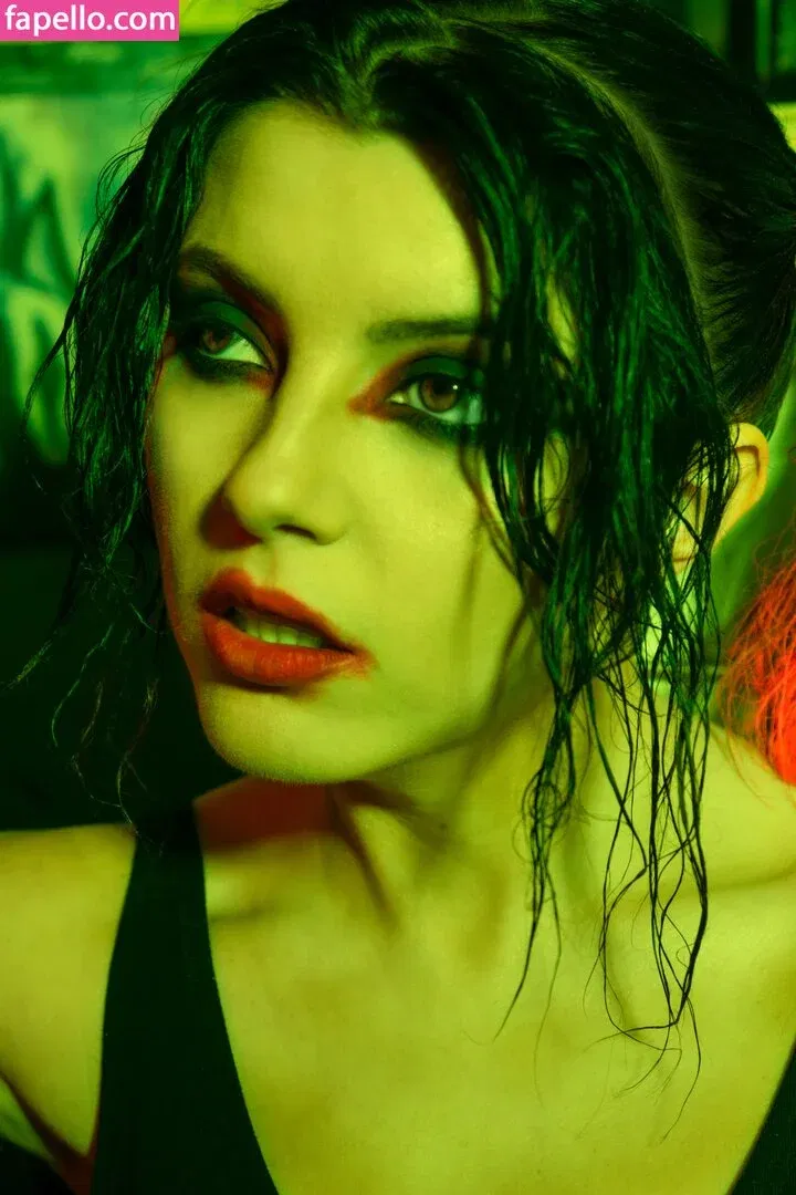 Olyashaa / deepfake / olyashaasaxon Onlyfans Photo Gallery 