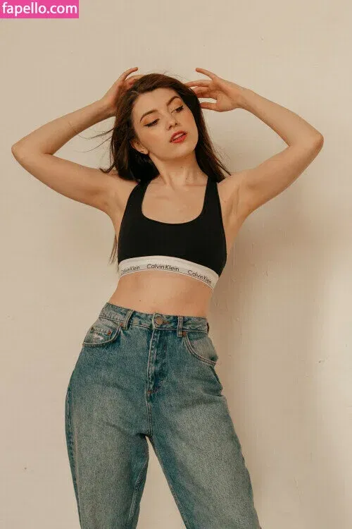 Olyashaa / deepfake / olyashaasaxon Onlyfans Photo Gallery 