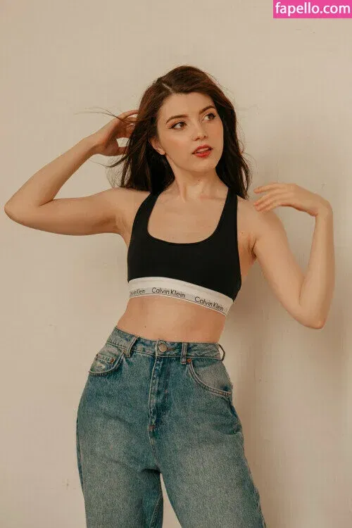 Olyashaa / deepfake / olyashaasaxon Onlyfans Photo Gallery 