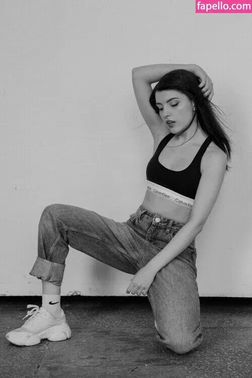 Olyashaa / deepfake / olyashaasaxon Onlyfans Photo Gallery 