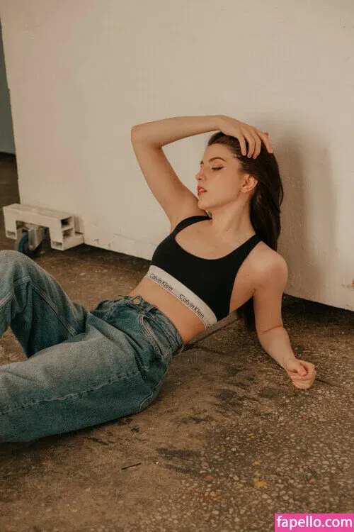 Olyashaa / deepfake / olyashaasaxon Onlyfans Photo Gallery 