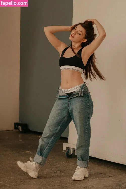 Olyashaa / deepfake / olyashaasaxon Onlyfans Photo Gallery 