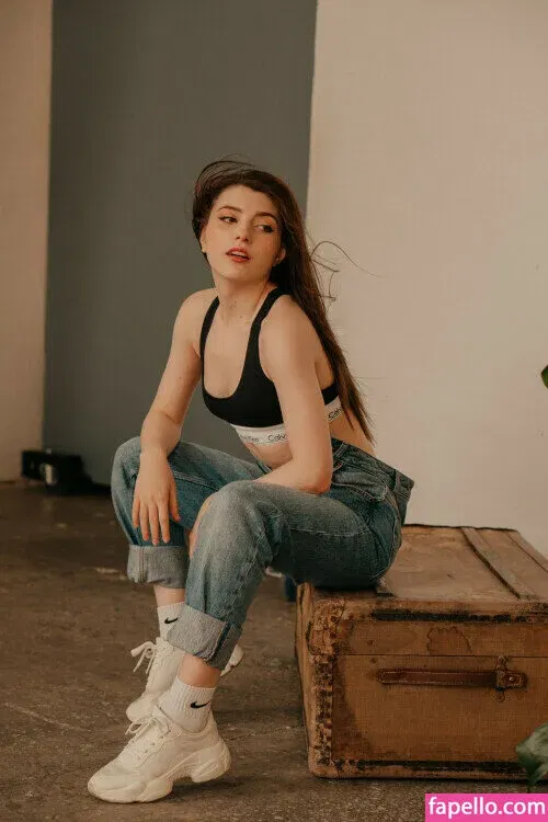 Olyashaa / deepfake / olyashaasaxon Onlyfans Photo Gallery 