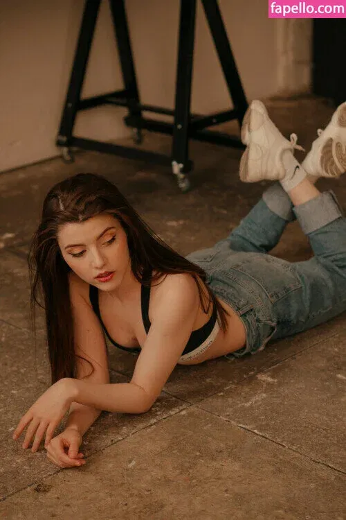 Olyashaa / deepfake / olyashaasaxon Onlyfans Photo Gallery 