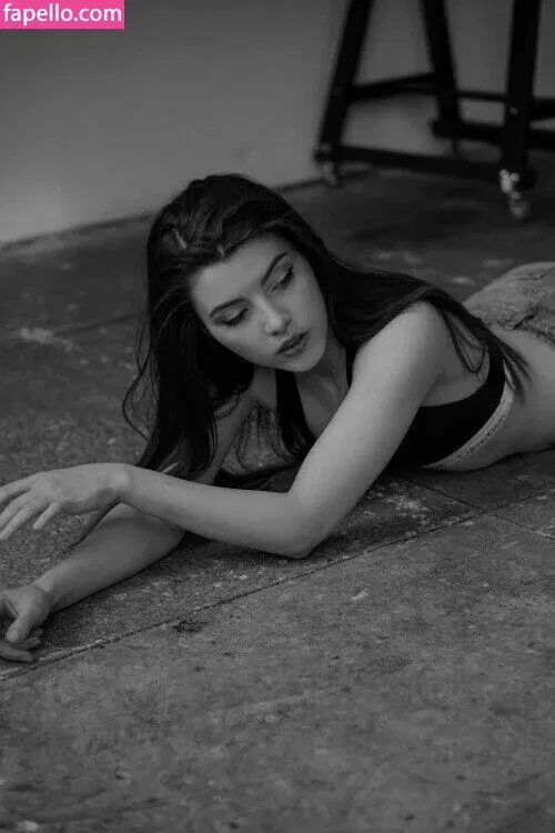 Olyashaa / deepfake / olyashaasaxon Onlyfans Photo Gallery 