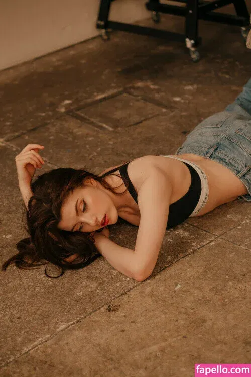 Olyashaa / deepfake / olyashaasaxon Onlyfans Photo Gallery 