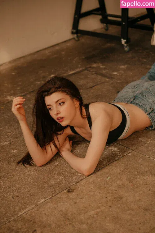 Olyashaa / deepfake / olyashaasaxon Onlyfans Photo Gallery 