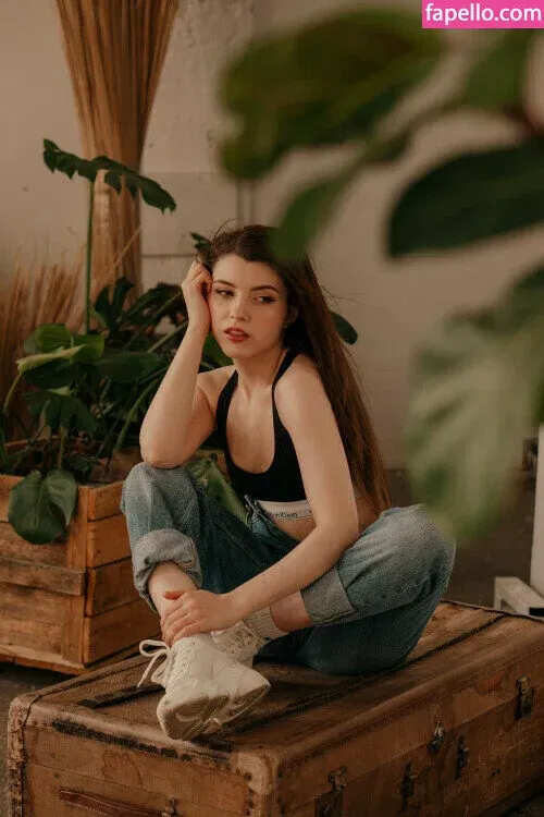 Olyashaa / deepfake / olyashaasaxon Onlyfans Photo Gallery 