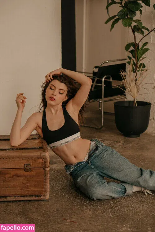 Olyashaa / deepfake / olyashaasaxon Onlyfans Photo Gallery 