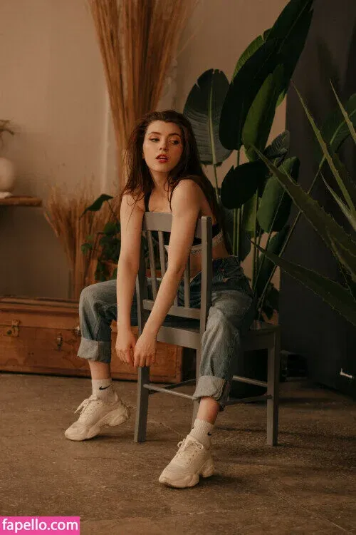 Olyashaa / deepfake / olyashaasaxon Onlyfans Photo Gallery 