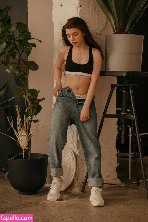 Olyashaa / deepfake / olyashaasaxon Onlyfans Photo Gallery 