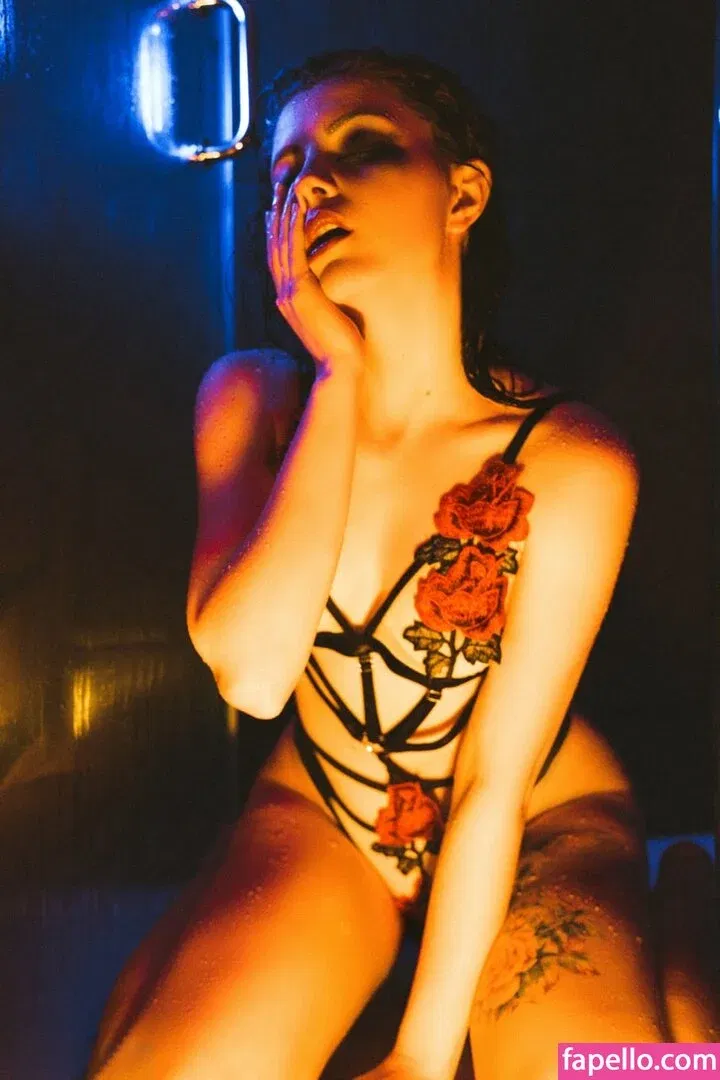 Olyashaa / deepfake / olyashaasaxon Onlyfans Photo Gallery 