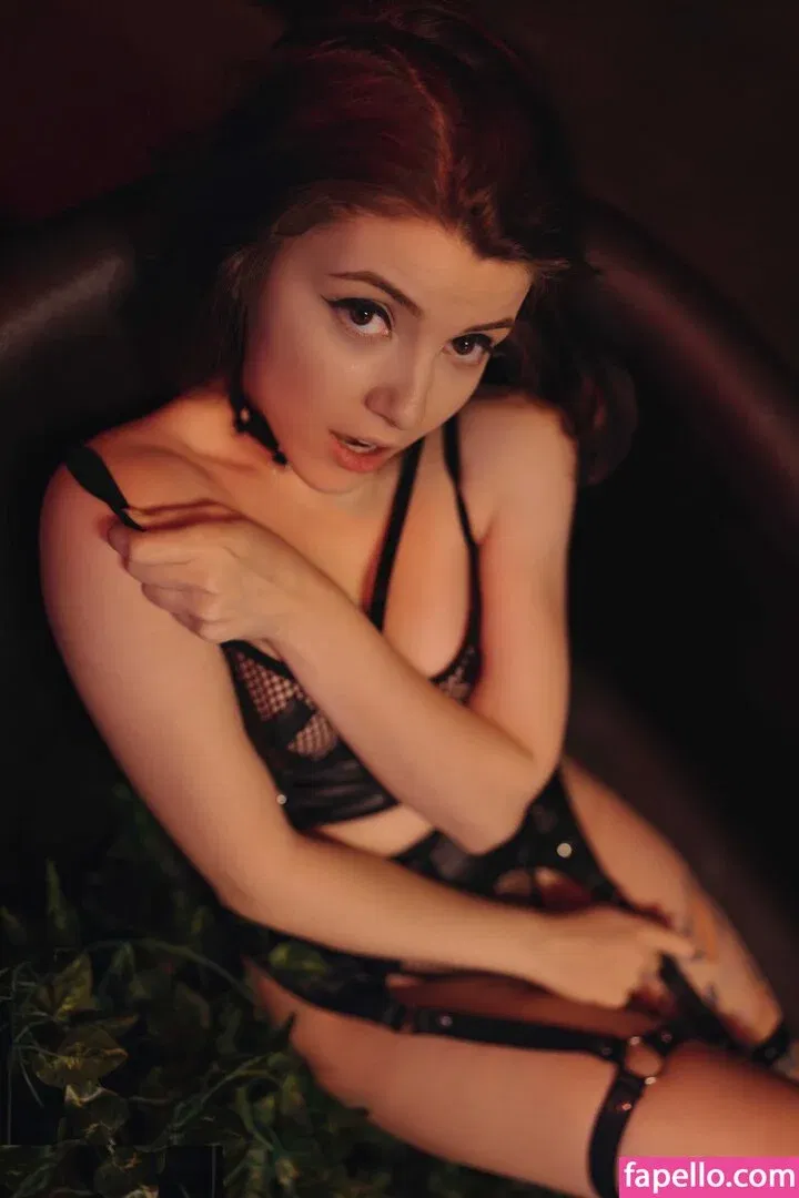 Olyashaa / deepfake / olyashaasaxon Onlyfans Photo Gallery 