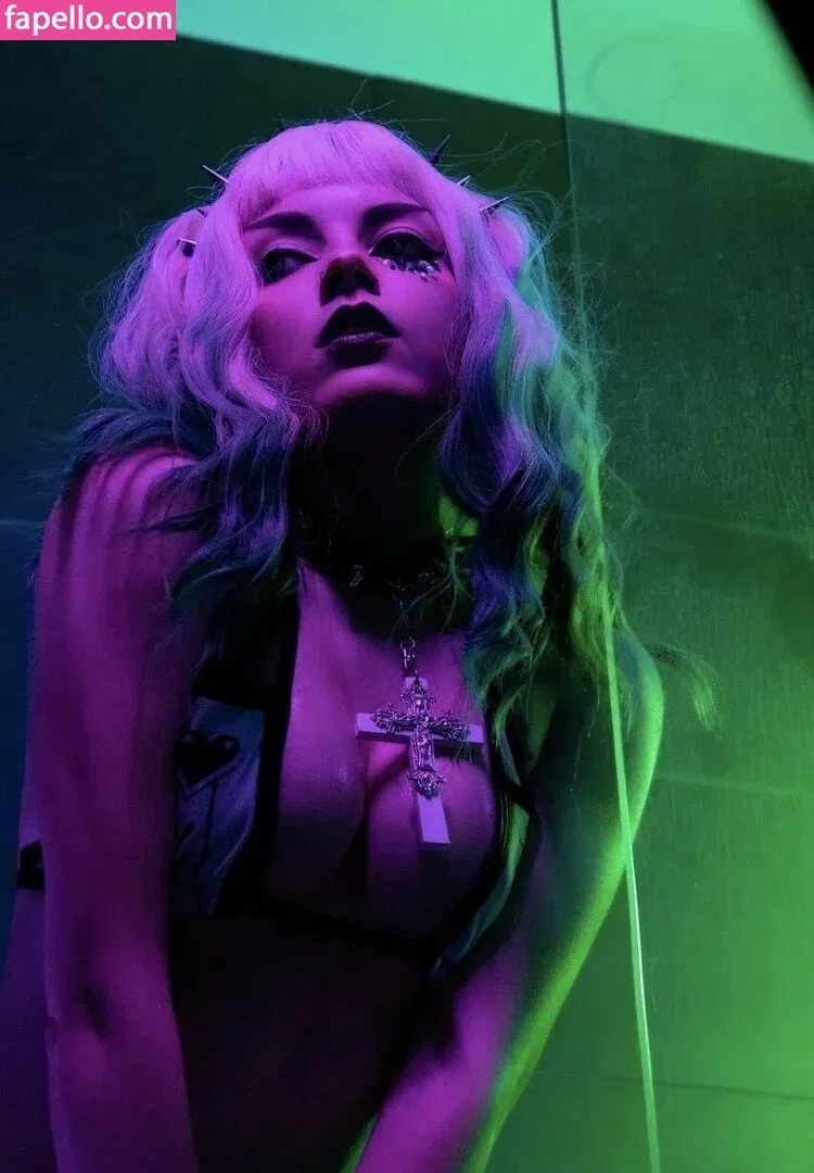 Olyashaa / deepfake / olyashaasaxon Onlyfans Photo Gallery 