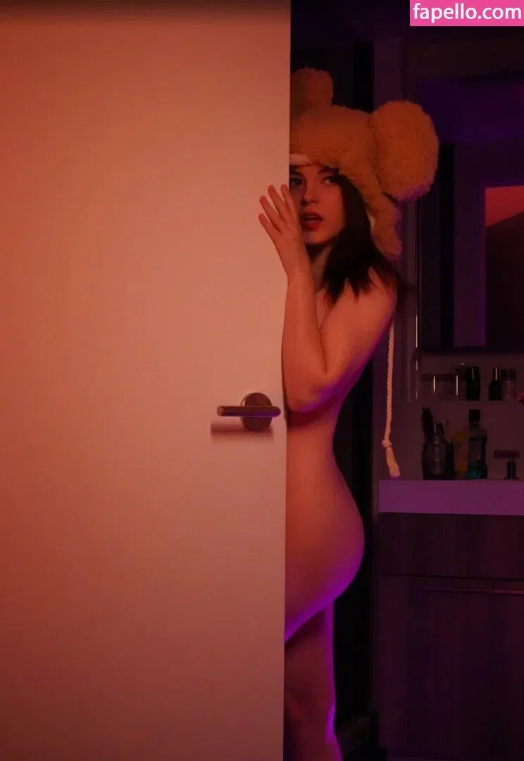 Olyashaa / deepfake / olyashaasaxon Onlyfans Photo Gallery 