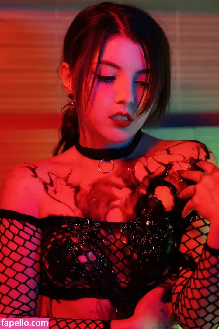 Olyashaa / deepfake / olyashaasaxon Onlyfans Photo Gallery 