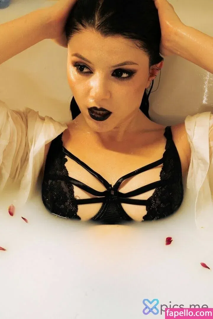 Olyashaa / deepfake / olyashaasaxon Onlyfans Photo Gallery 