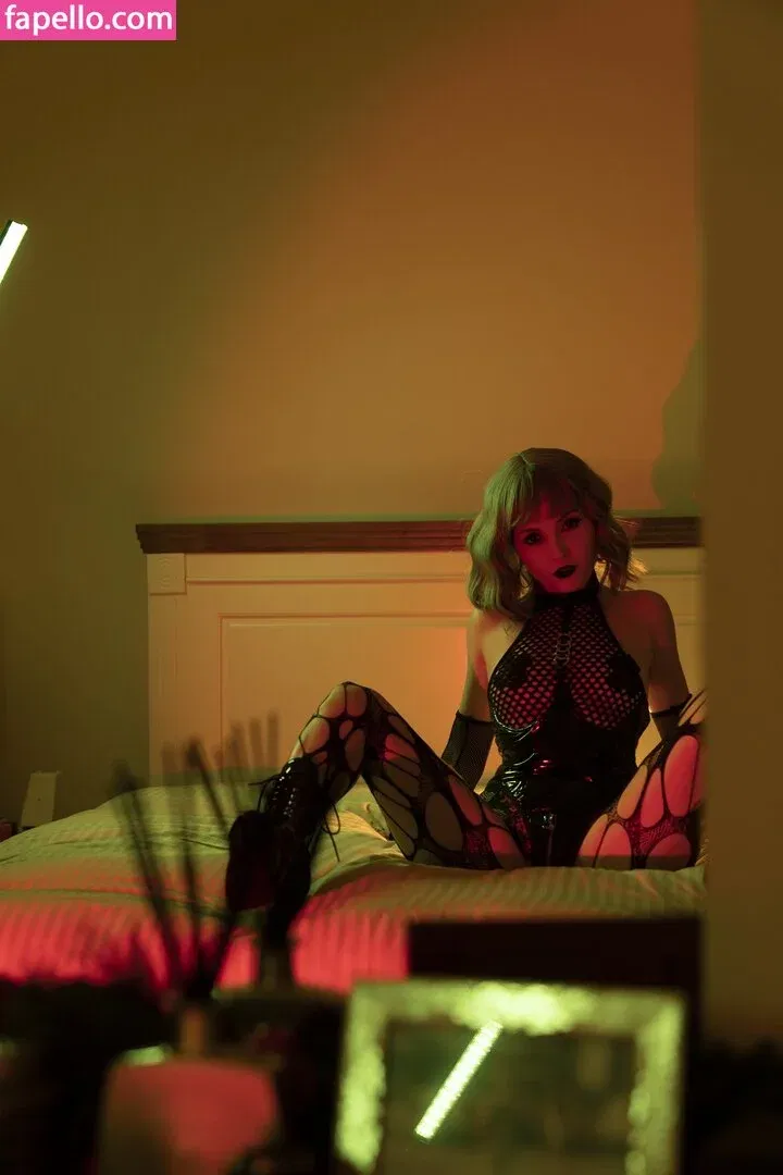 Olyashaa / deepfake / olyashaasaxon Onlyfans Photo Gallery 