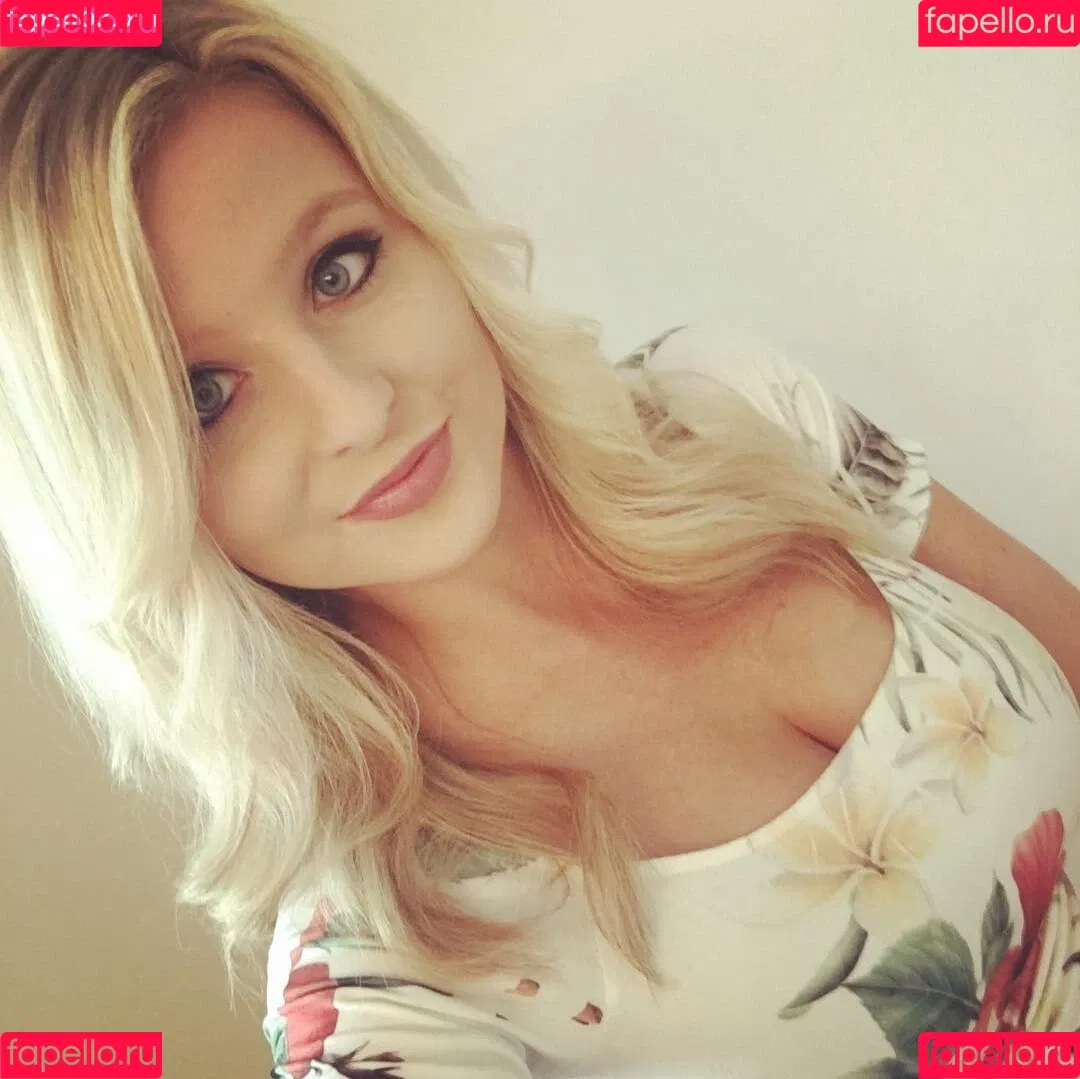 Barbie_Bad_Buns / badbarbiedj / big_bad_barbie Onlyfans Photo Gallery 