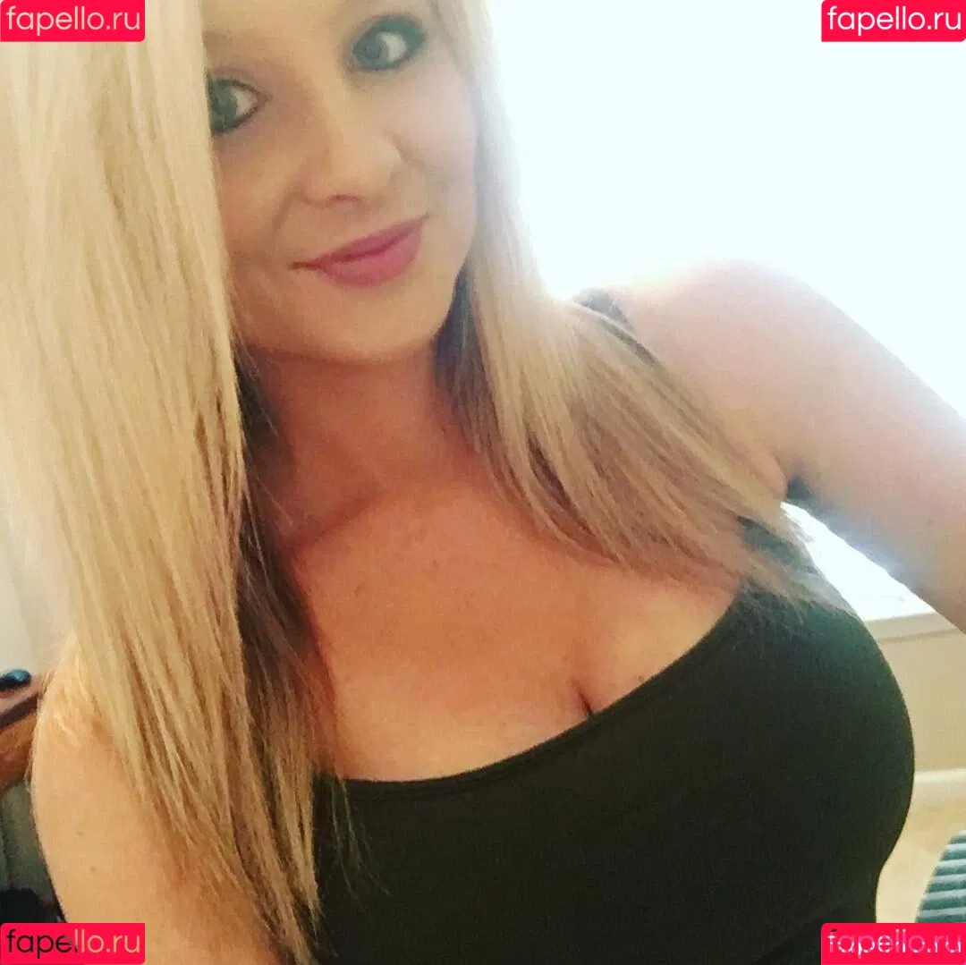 Barbie_Bad_Buns / badbarbiedj / big_bad_barbie Onlyfans Photo Gallery 