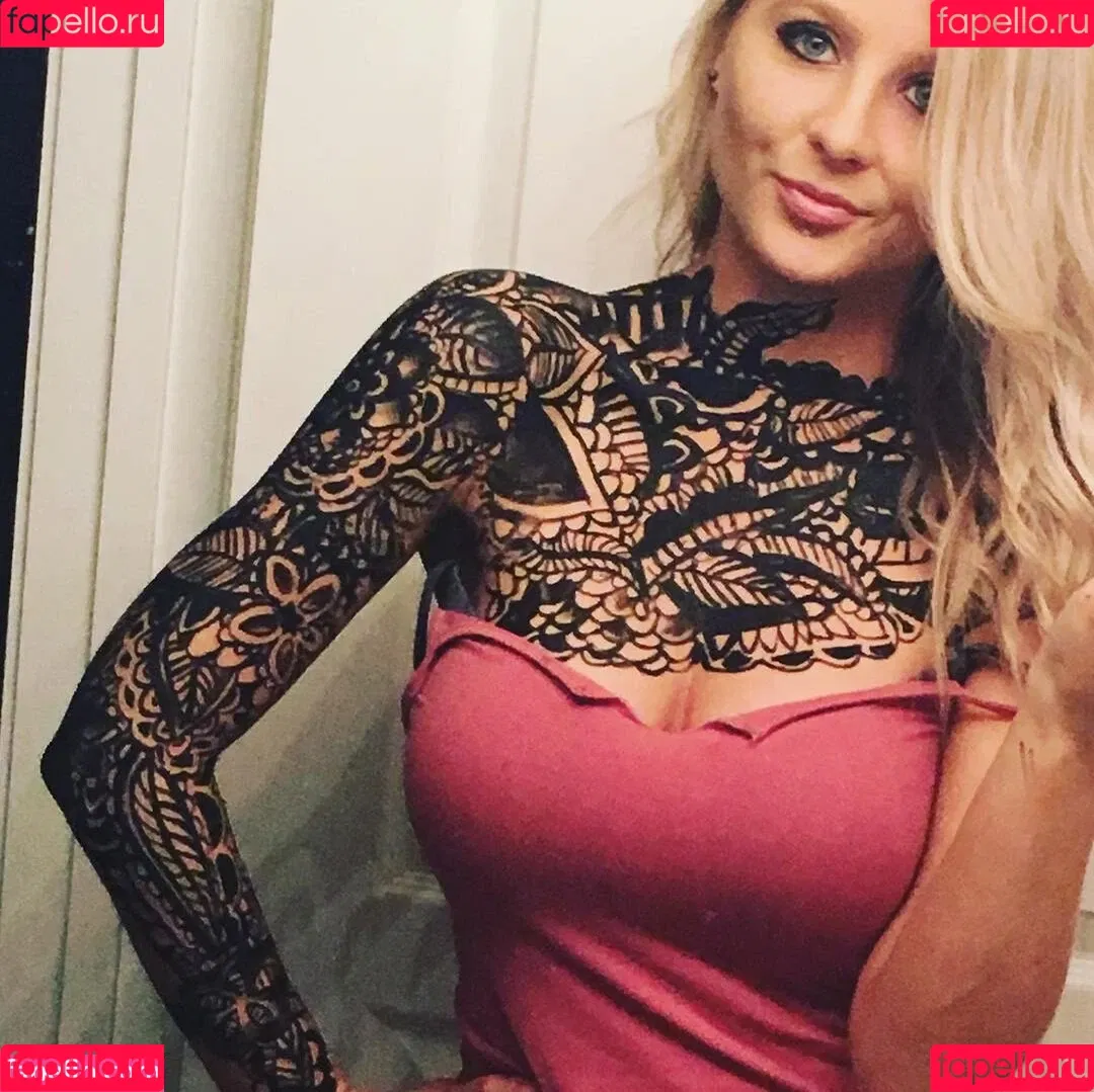 Barbie_Bad_Buns / badbarbiedj / big_bad_barbie Onlyfans Photo Gallery 