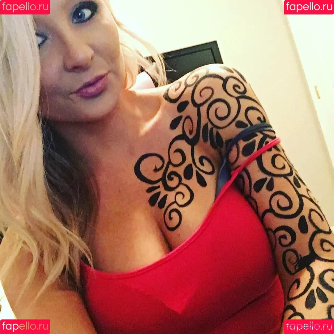 Barbie_Bad_Buns / badbarbiedj / big_bad_barbie Onlyfans Photo Gallery 