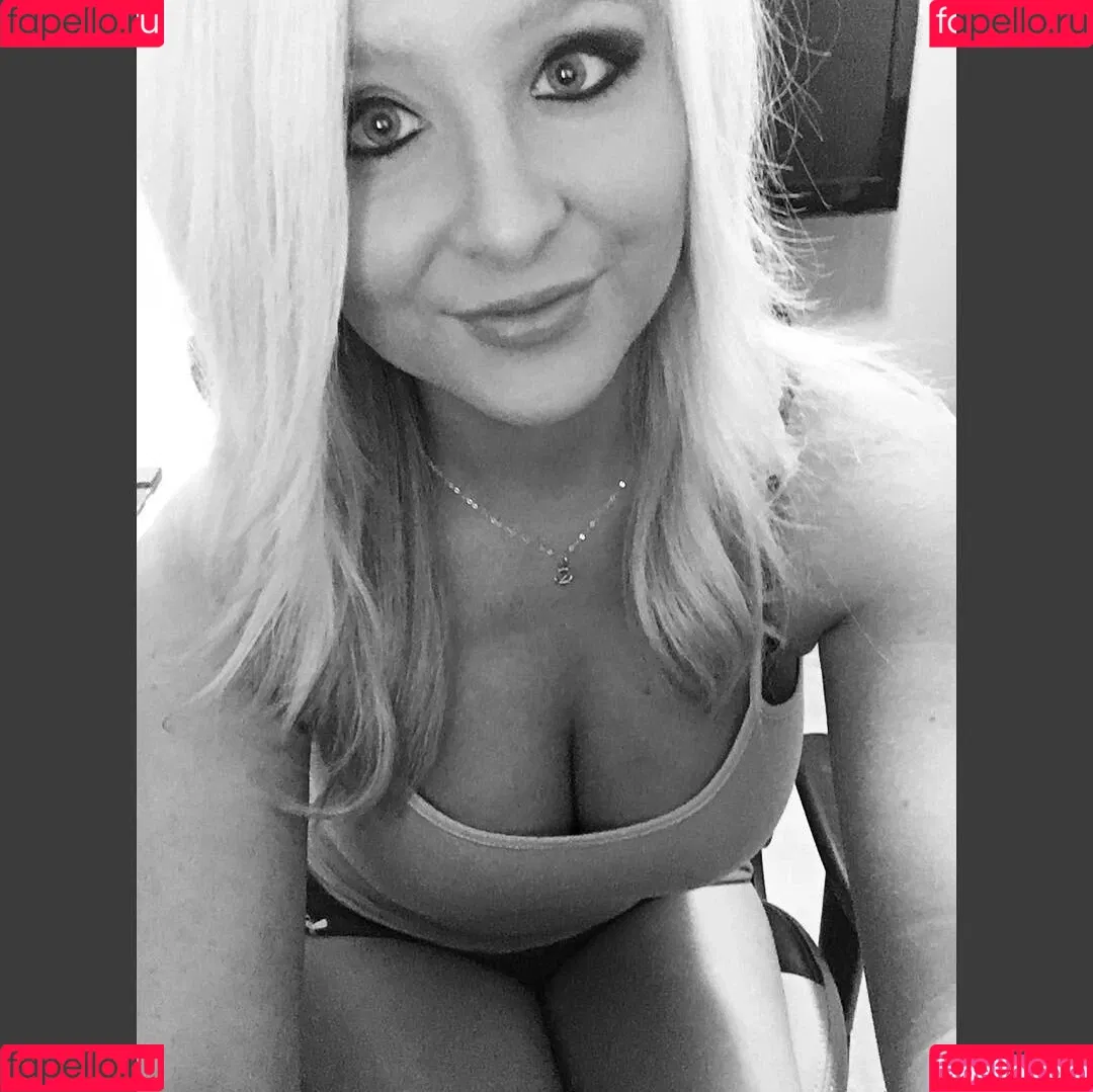 Barbie_Bad_Buns / badbarbiedj / big_bad_barbie Onlyfans Photo Gallery 