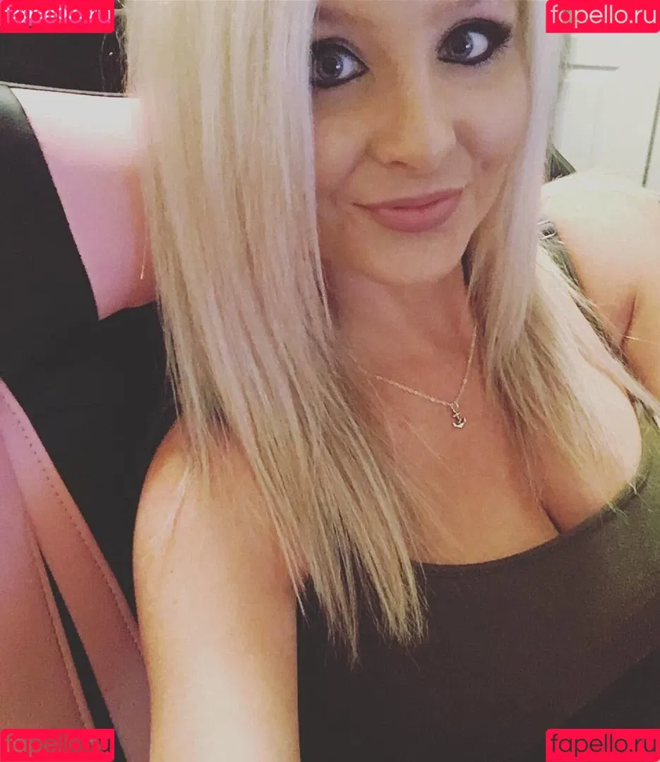 Barbie_Bad_Buns / badbarbiedj / big_bad_barbie Onlyfans Photo Gallery 