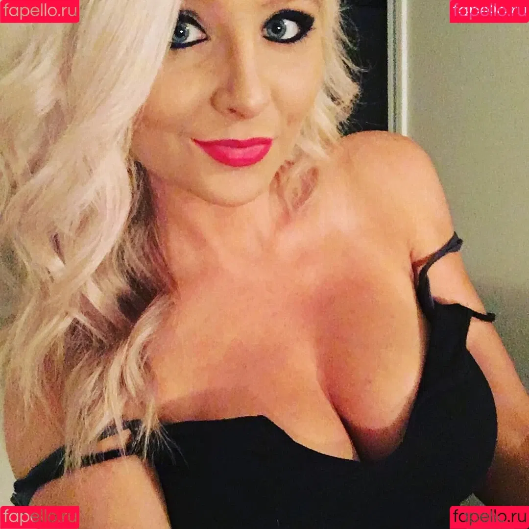 Barbie_Bad_Buns / badbarbiedj / big_bad_barbie Onlyfans Photo Gallery 