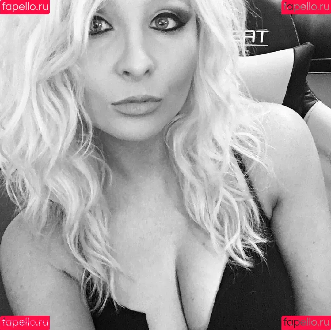 Barbie_Bad_Buns / badbarbiedj / big_bad_barbie Onlyfans Photo Gallery 