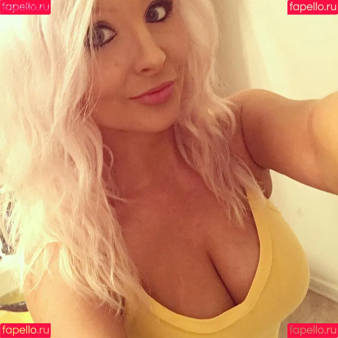 Barbie_Bad_Buns / badbarbiedj / big_bad_barbie Onlyfans Photo Gallery 