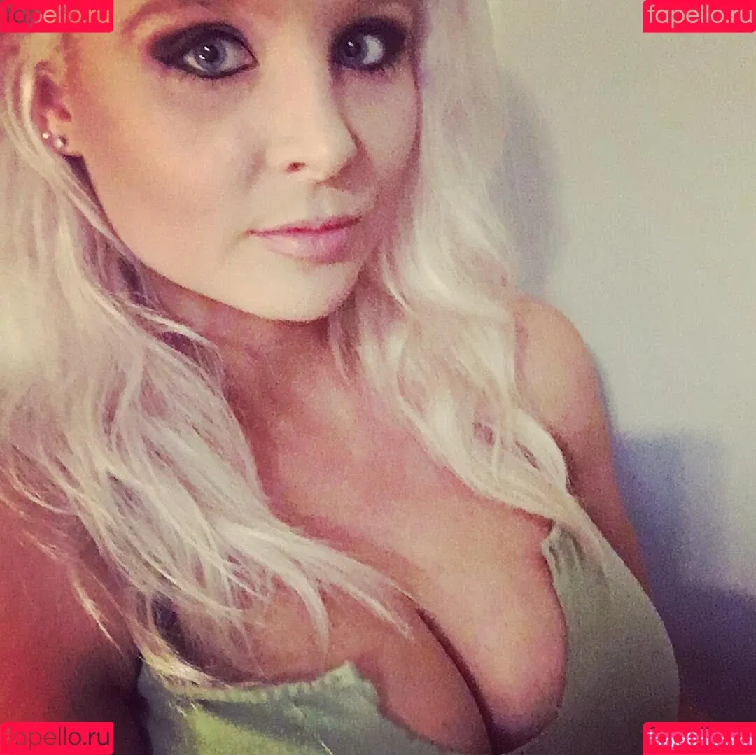 Barbie_Bad_Buns / badbarbiedj / big_bad_barbie Onlyfans Photo Gallery 