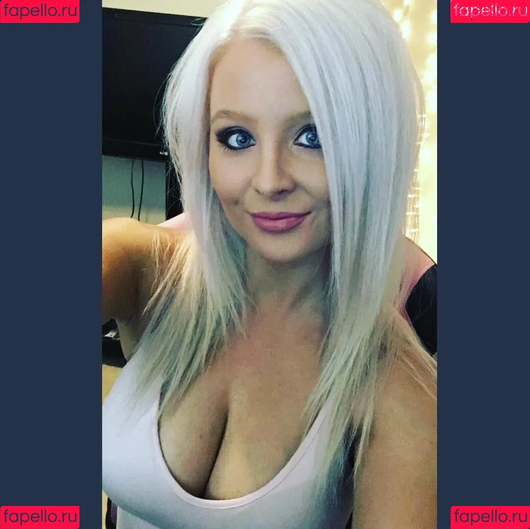 Barbie_Bad_Buns / badbarbiedj / big_bad_barbie Onlyfans Photo Gallery 