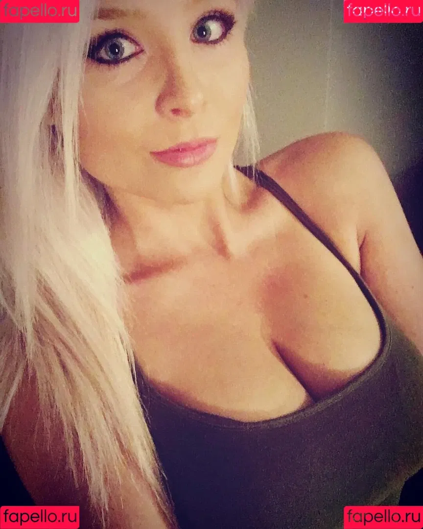 Barbie_Bad_Buns / badbarbiedj / big_bad_barbie Onlyfans Photo Gallery 