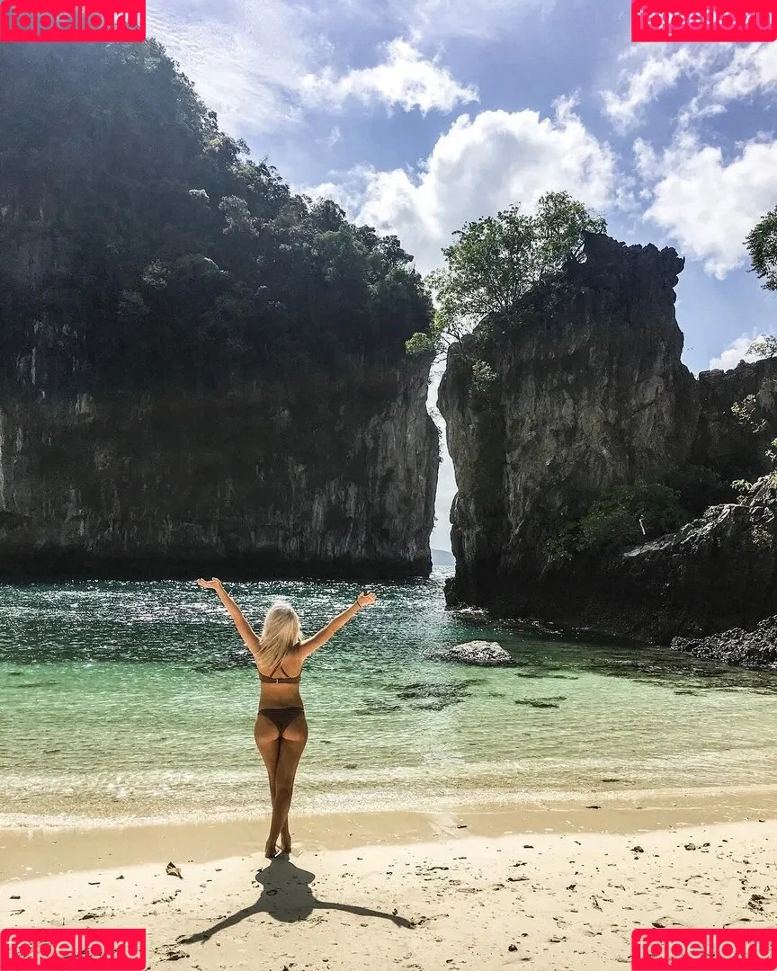 Barbie_Bad_Buns / badbarbiedj / big_bad_barbie Onlyfans Photo Gallery 