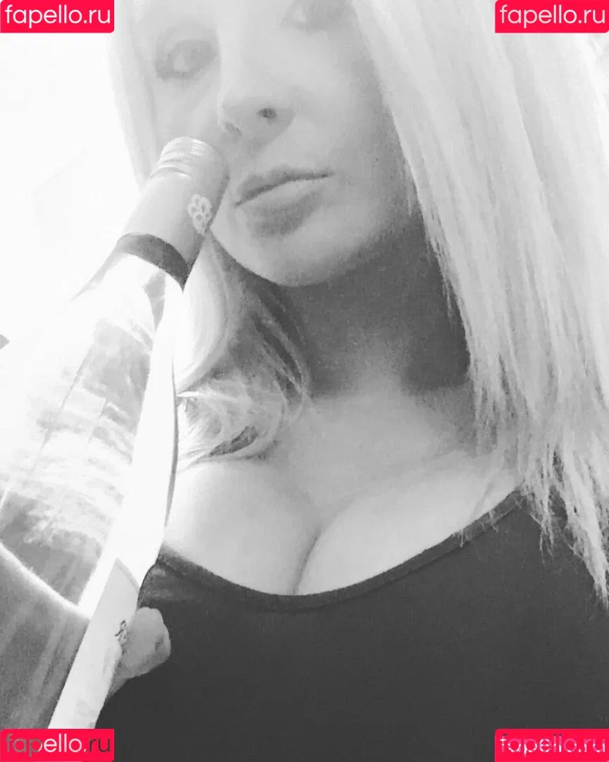 Barbie_Bad_Buns / badbarbiedj / big_bad_barbie Onlyfans Photo Gallery 