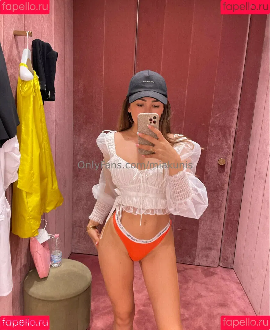 kunismilaonline / miakunis Onlyfans Photo Gallery 