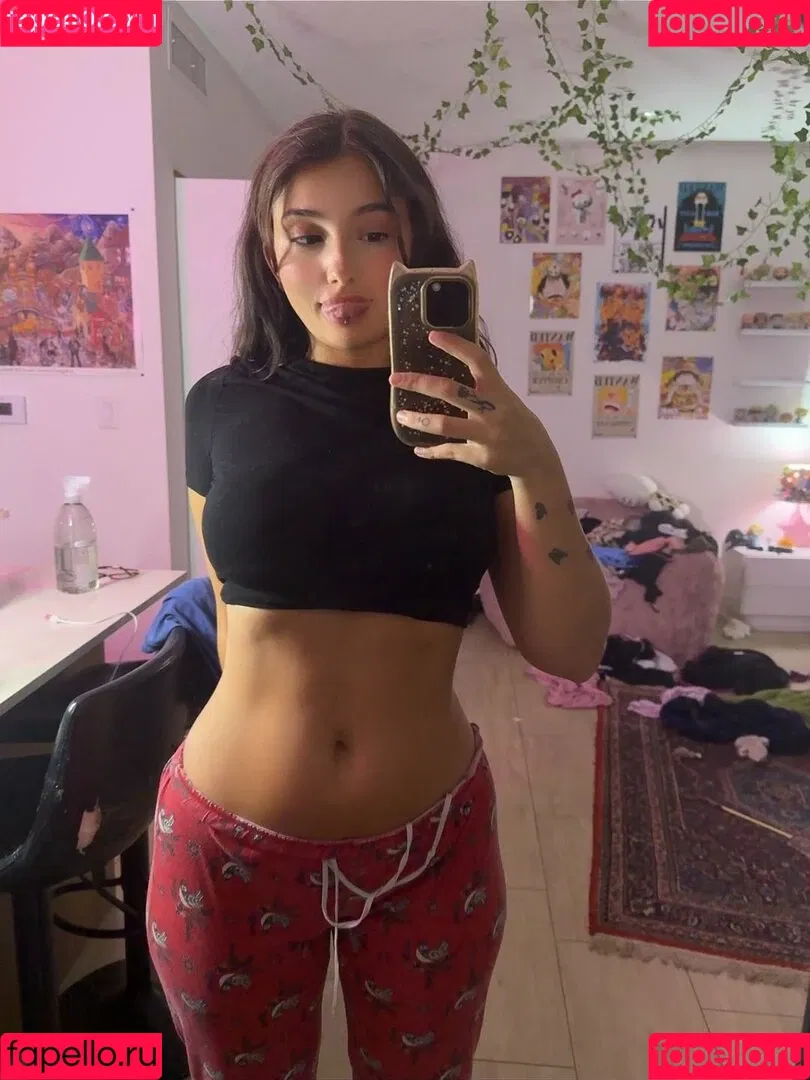 Isabellatwood / bellybellz4 / lolawoodsxxx / tinkerbellz777 Onlyfans Photo Gallery 