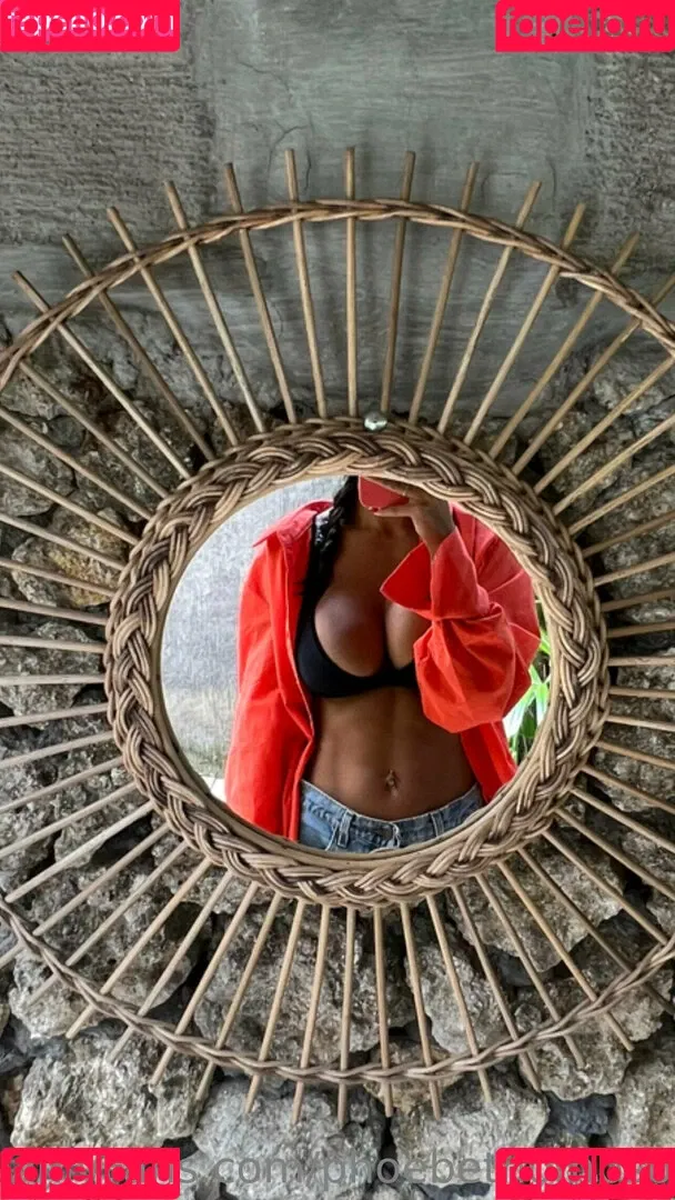 Phoebe Thompson / phoebethompson_x Onlyfans Photo Gallery 